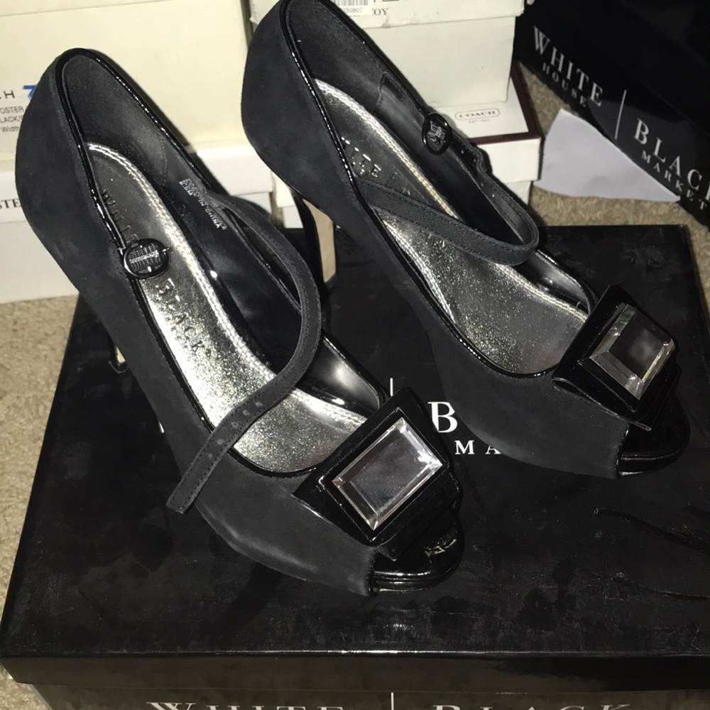 Pump White House black market with mirror